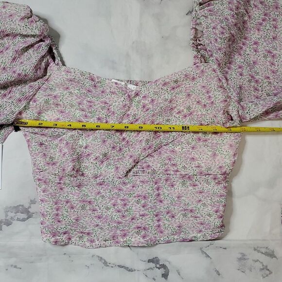 ASTR The Label Purple Ditsy Floral Cropped Blouse with Puff Longsleeves - Picture 5 of 7